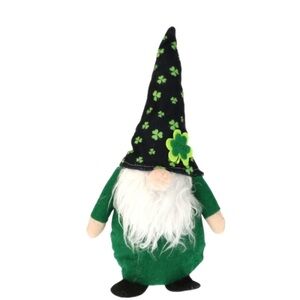 NWT Saint Patrick's Day Gnome Stuffed weight button Stands by itself